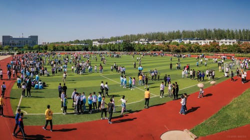 201909【五中社團喜迎新 莘莘學子顯風采——阜陽五中舉行2019年社團納新大會】2000k 阜陽日報 阜陽發(fā)布 特約攝影 凡偉 18844908911-11 (2)_conew1.jpg