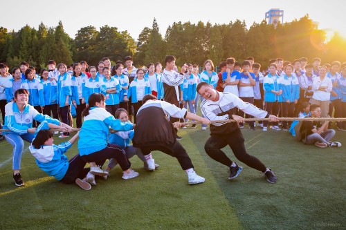 201909【手握長(zhǎng)繩氣蓋世 腳踏綠茵震長(zhǎng)空——阜陽(yáng)五中2018級(jí)高二學(xué)生舉行秋季拔河比賽】2000k 阜陽(yáng)日?qǐng)?bào) 阜陽(yáng)發(fā)布 特約攝影 凡偉 18844908911-17 (9)_conew1.jpg