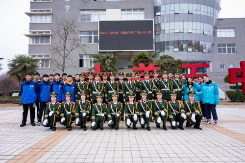 201912【夯實基礎(chǔ) 練就功夫——阜陽五中第七屆國旗護衛(wèi)隊基本功大賽圓滿成功】潁州晚報 阜陽日報 阜陽發(fā)布 特約攝影記者 凡偉 18844908911 (8)_conew1.jpg