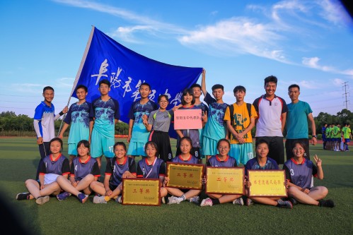 202006【捷報(bào)遲來，歡喜不減——我校學(xué)生收獲國(guó)家級(jí)榮譽(yù)】潁州晚報(bào) 阜陽日?qǐng)?bào) 特約攝影記者 凡偉 188449089112_conew1.jpg