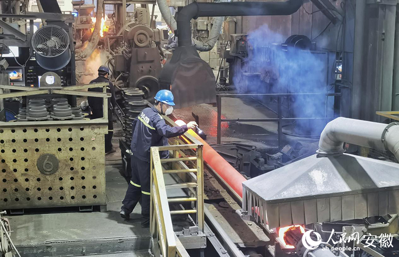 圣戈班管道系統(tǒng)有限公司生產(chǎn)線。人民網(wǎng)記者 周坤攝