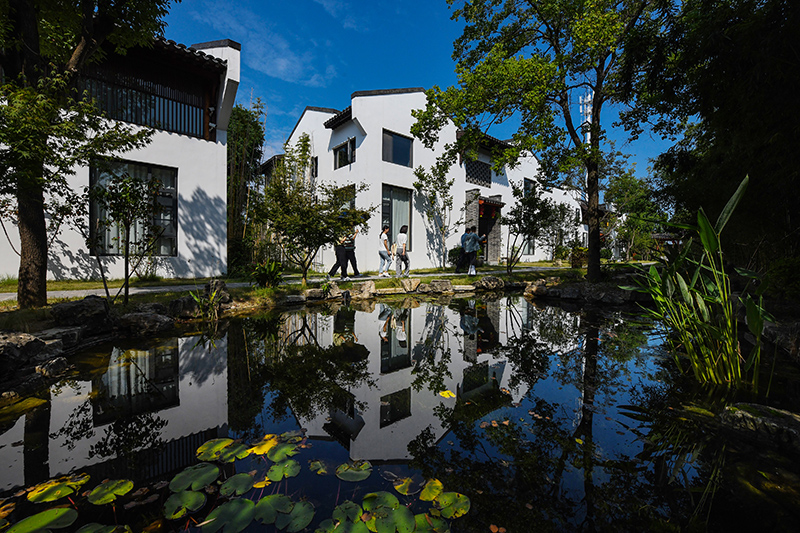 畈塘民宿群保留了江淮建筑的傳統(tǒng)風(fēng)格。吳芳攝