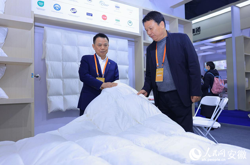 羽絨博覽會現(xiàn)場。人民網(wǎng)記者 王曉飛攝