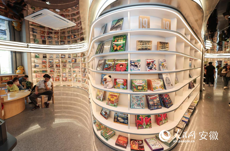 合肥元·書局提供了眾多溫馨的閱讀空間。人民網(wǎng)記者 張俊攝