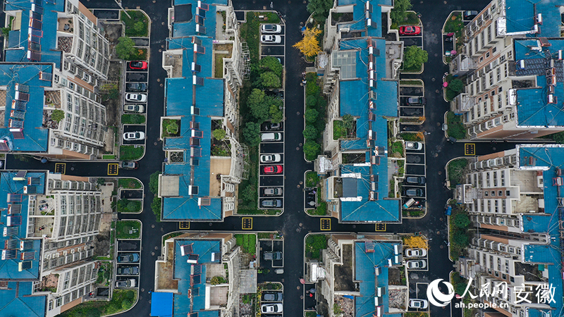 俯瞰煥然一新的御景苑小區(qū)。人民網(wǎng)記者 張俊攝